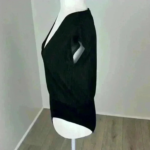 Paper Crane Black Short Sleeve V-Neck Bodysuit Size M - Picture 3 of 12